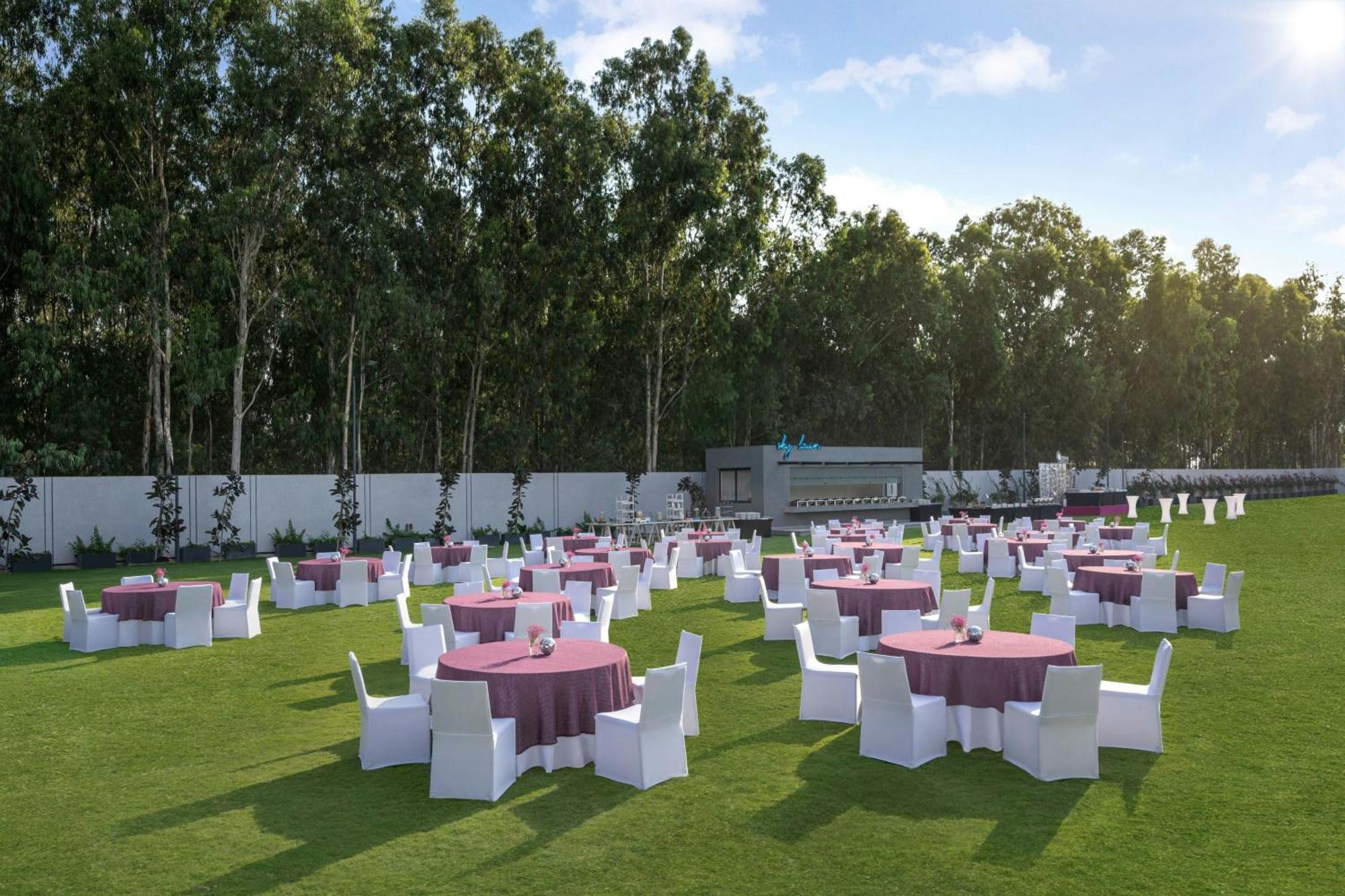 Moxy Bengaluru Airport Prestige Tech Cloud Hotell Devanahalli Eksteriør bilde
